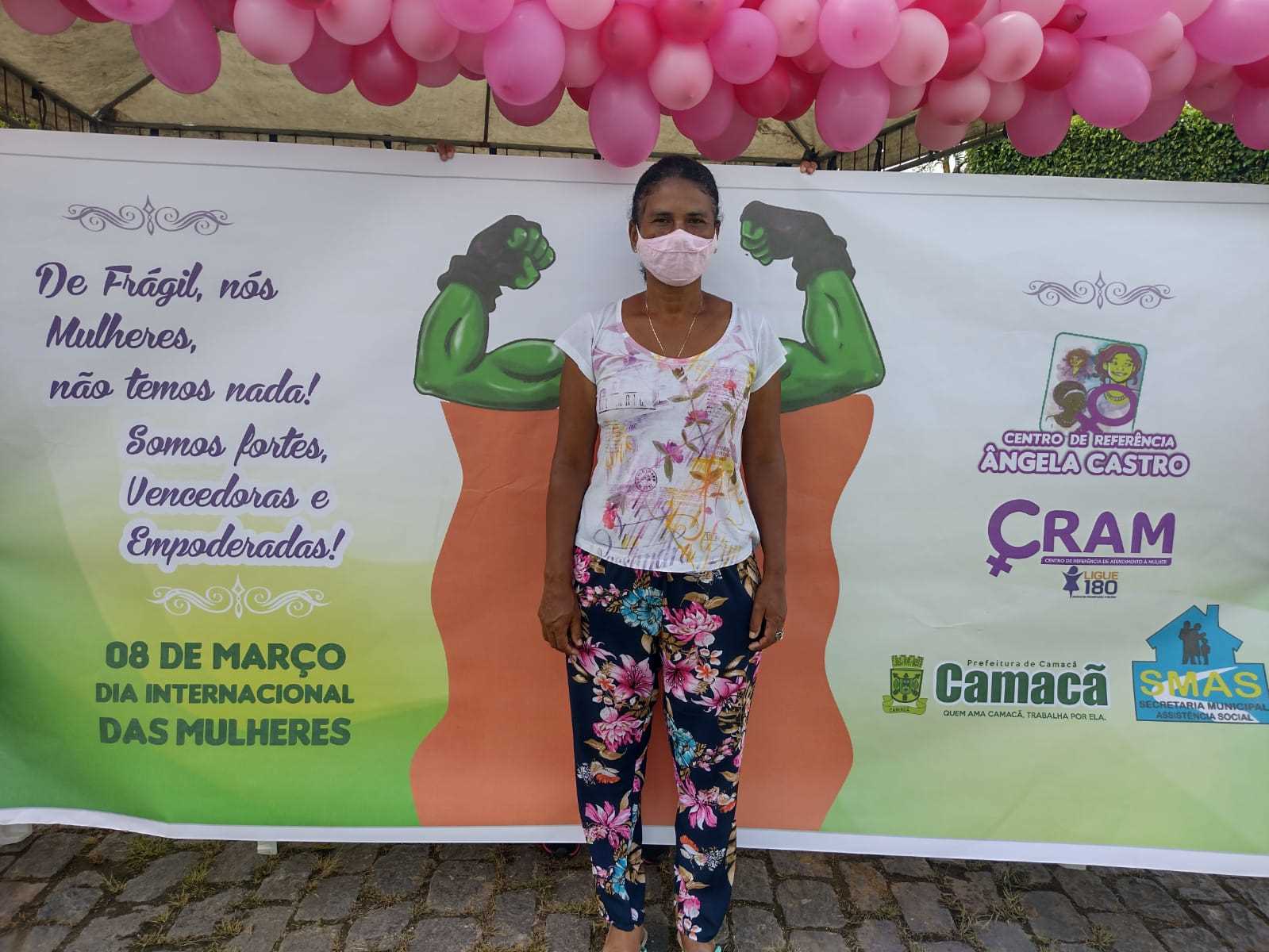 Prefeito homenageia as mulheres servidoras